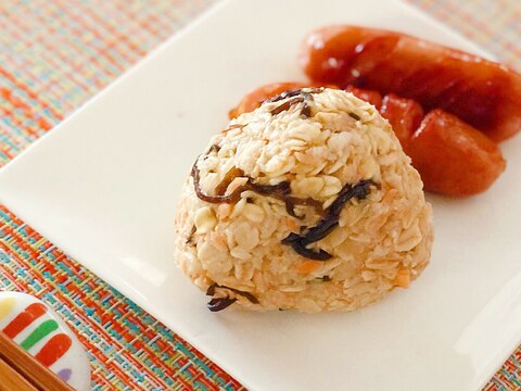 鮭と塩昆布のおにぎり♩電子レンジで米化おにぎり☆